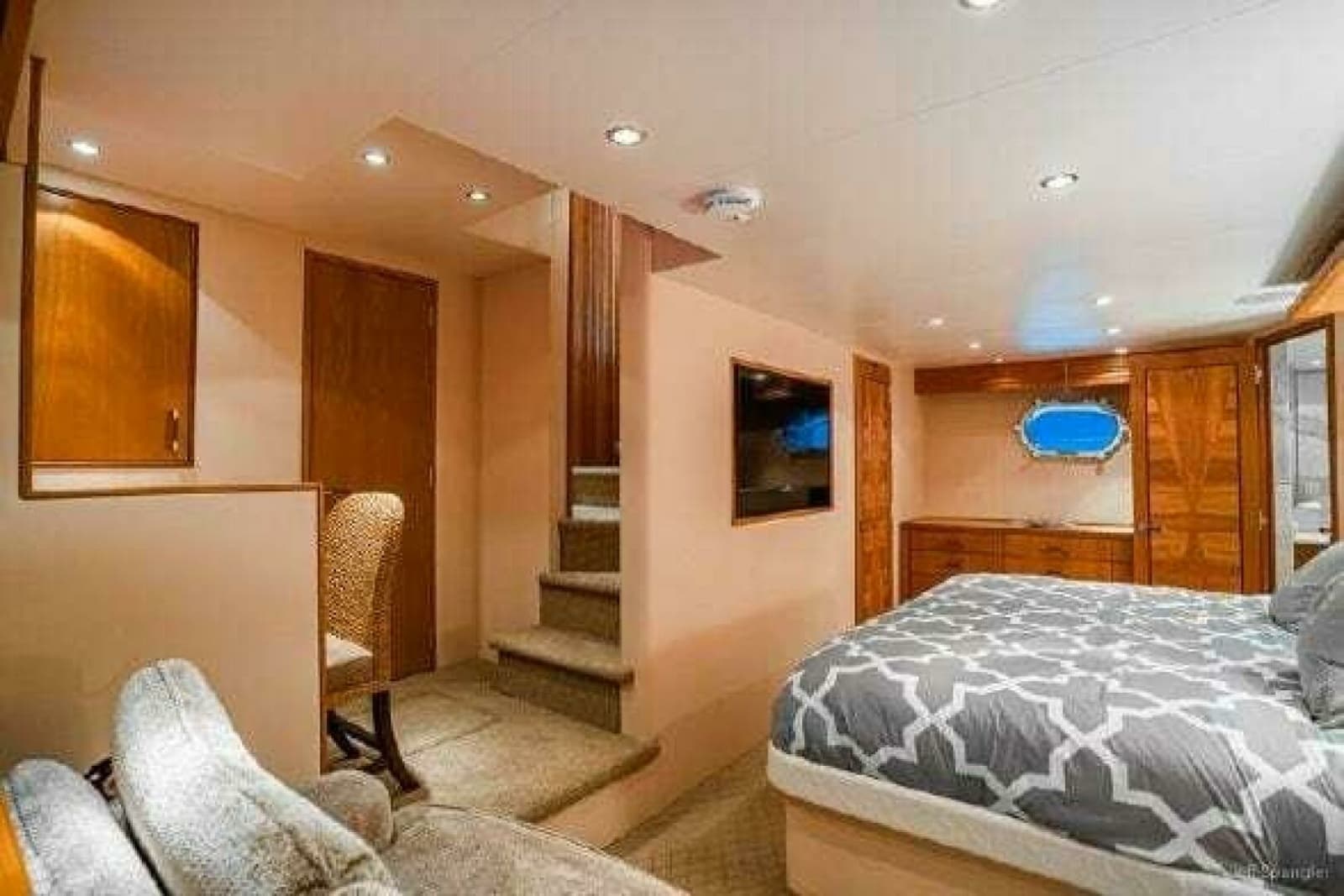 2008 Hatteras 77 Enclosed Bridge - Photo 17