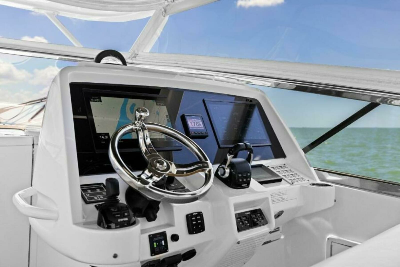 2019 Intrepid 475 Sport Yacht - Photo 2