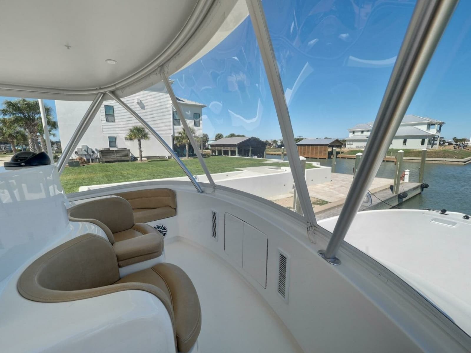 2017 Viking 52 Convertible - Photo 28