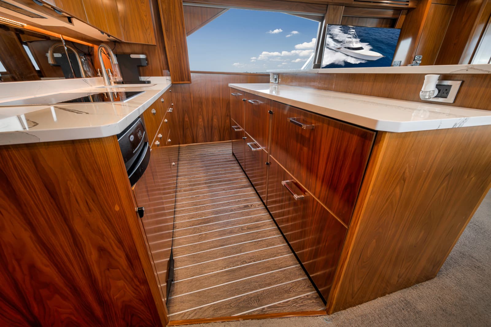 2020 Viking 68 Convertible - Photo 9