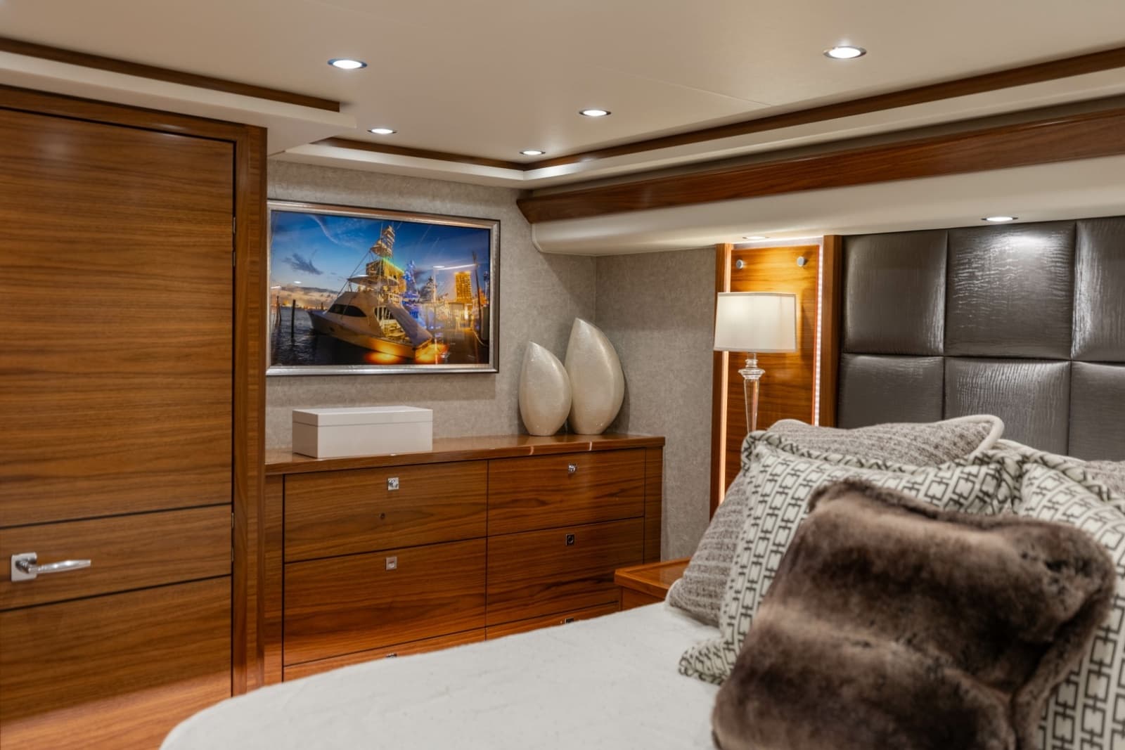 2023 Viking 72 Convertible - Photo 38