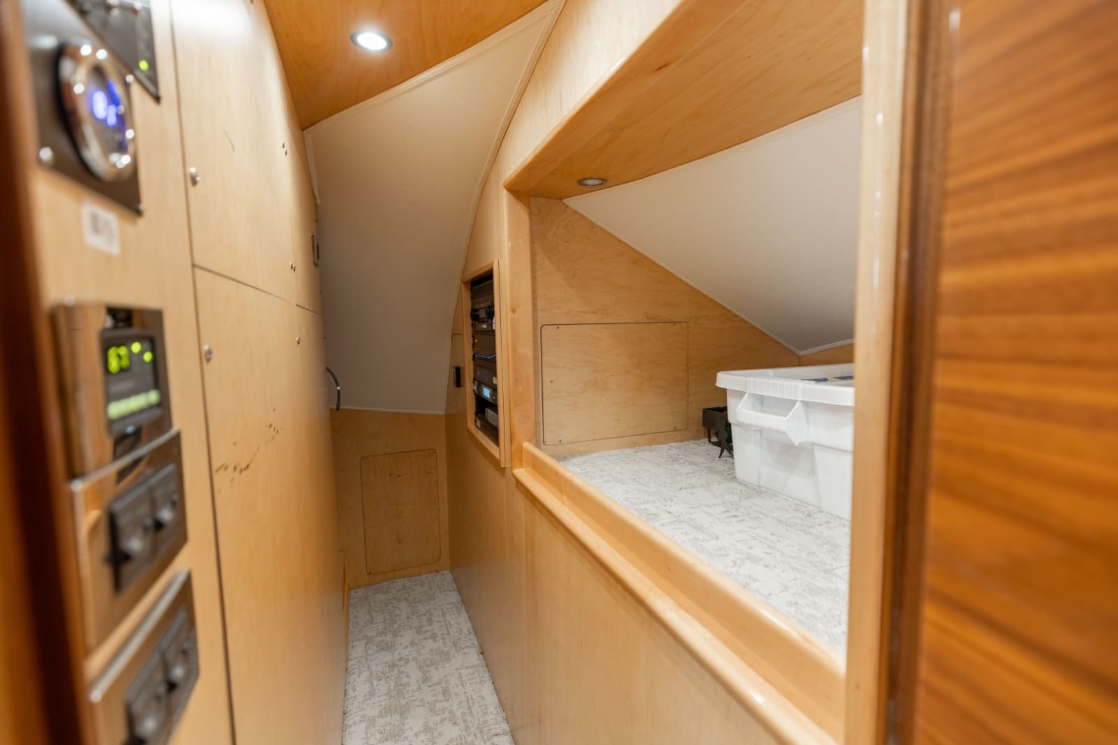 2023 Viking 72 Convertible - Photo 20
