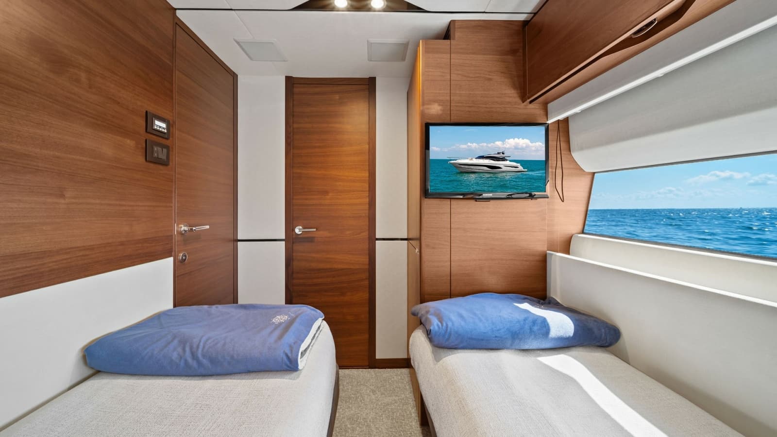 2019 Princess V65 - Photo 17