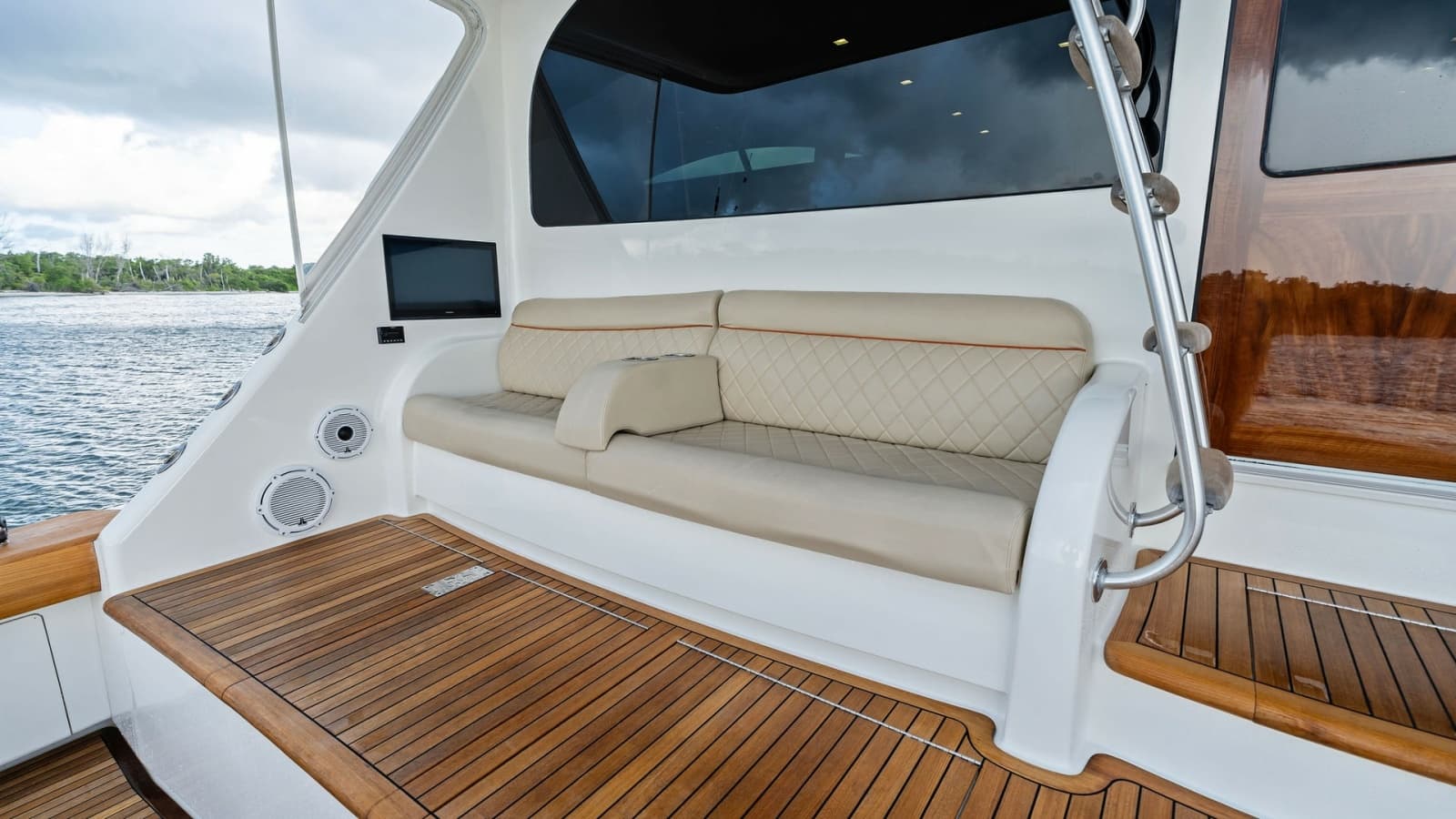 2016 Viking 80 Enclosed Bridge - Photo 113