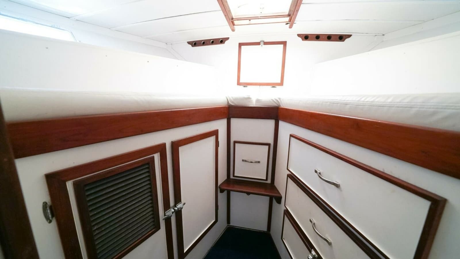 1979 Trojan 45 Convertible - Photo 27