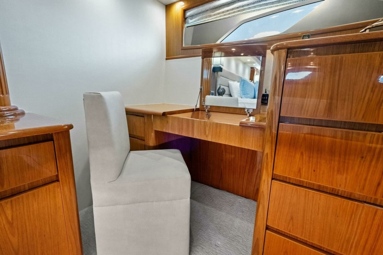 2012 Viking 82 Convertible - Photo 47