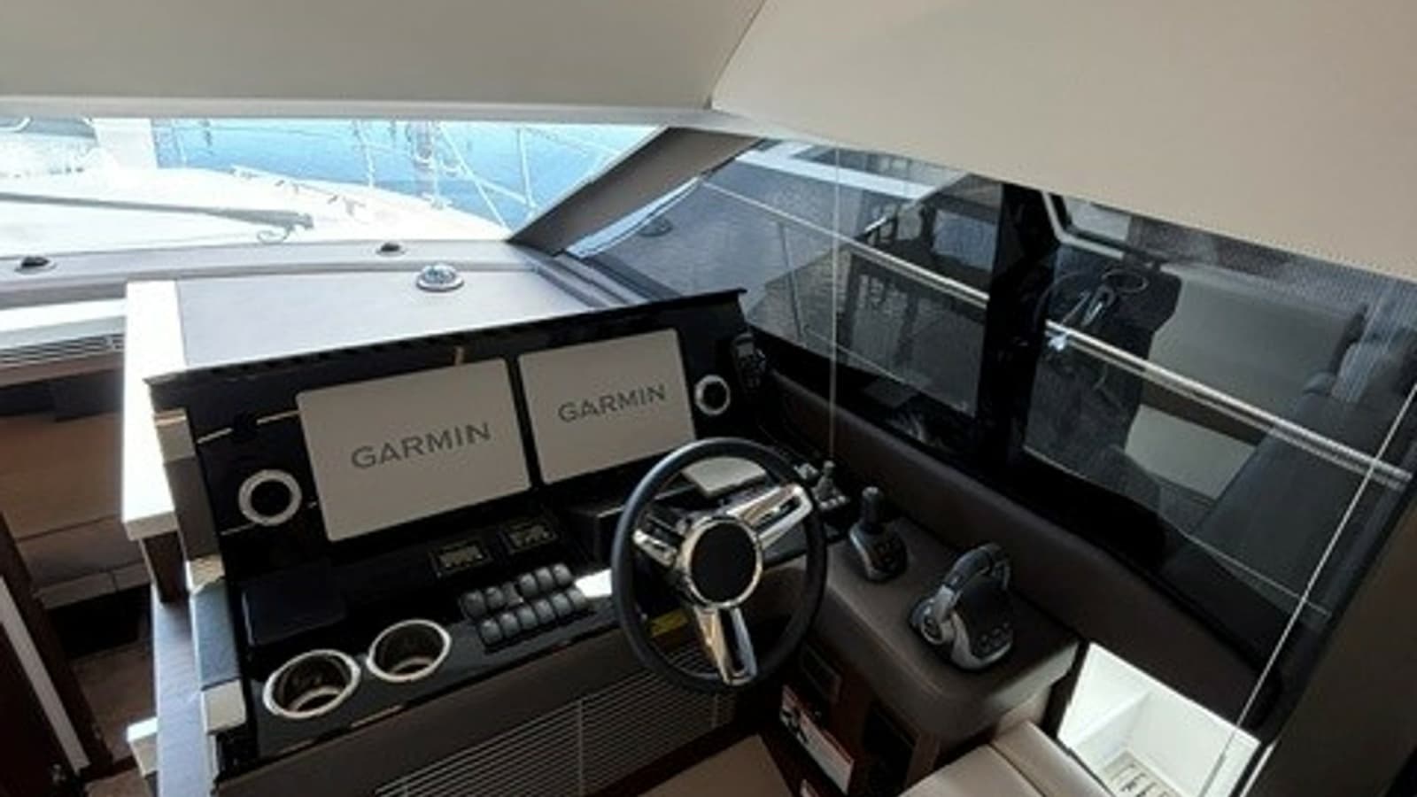 2024 Prestige 520 Flybridge - Photo 2