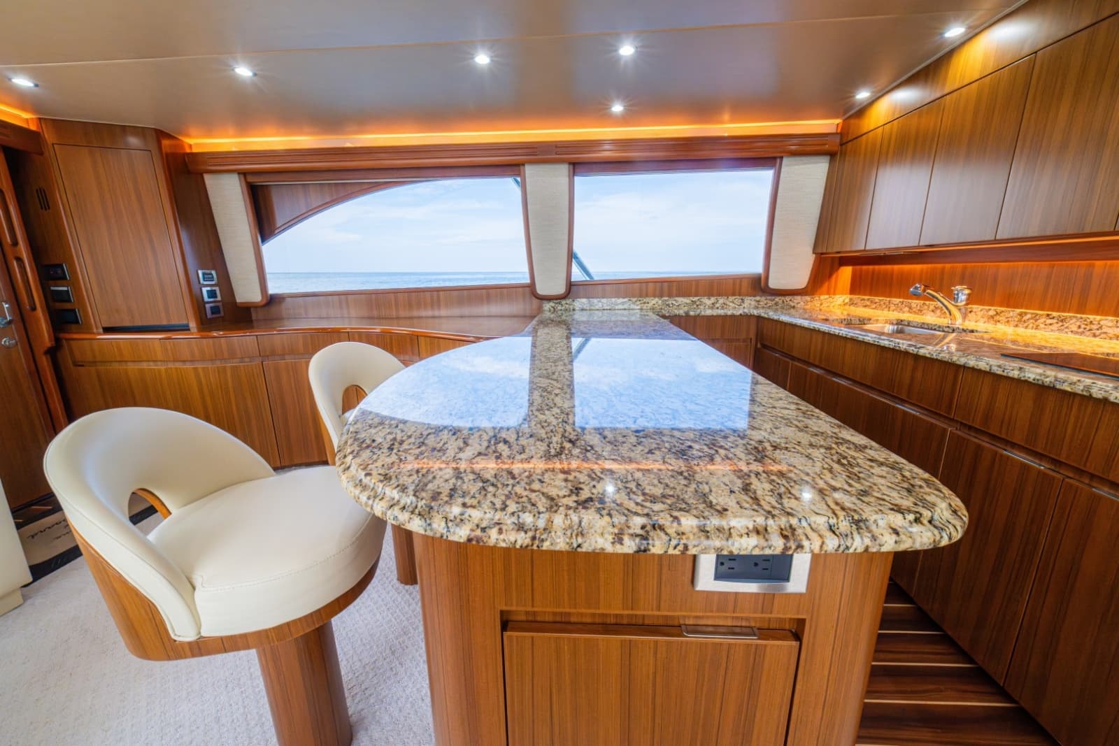 2012 Viking 60 Convertible - Photo 32