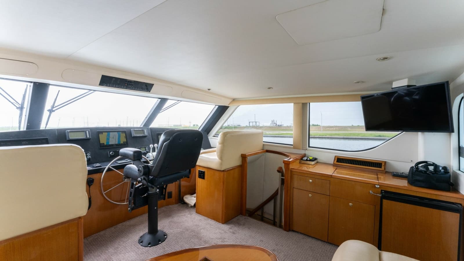 2001 Viking 65 Enclosed Bridge - Photo 3