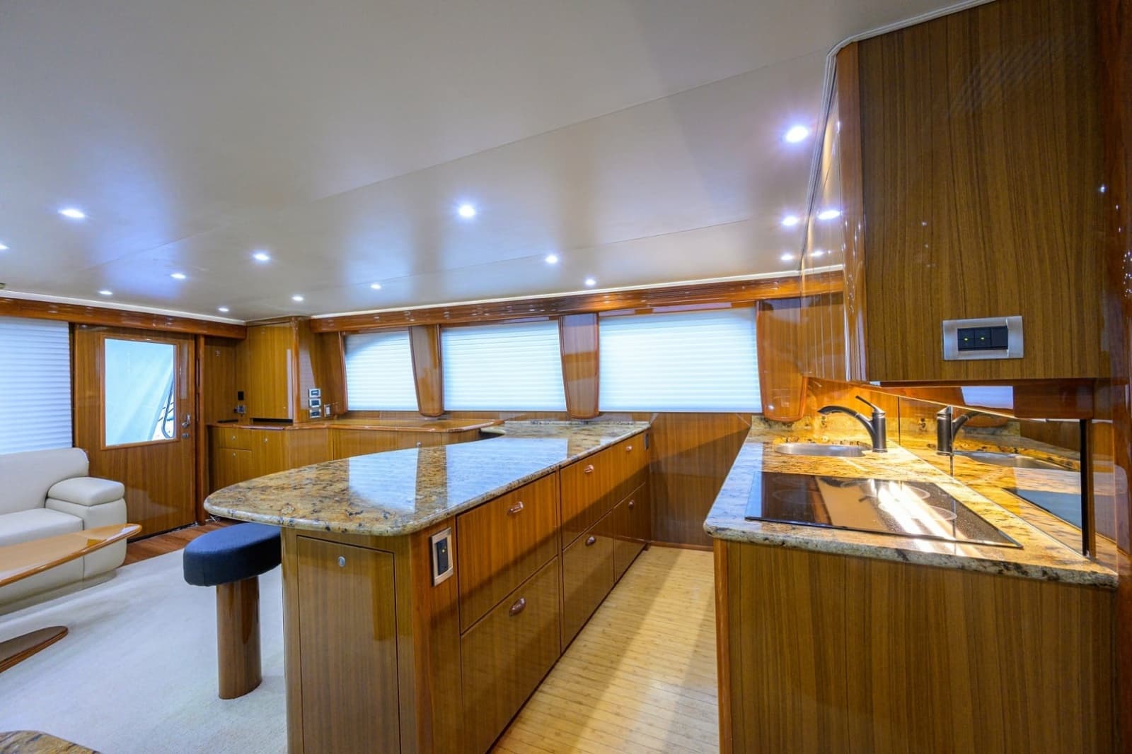 2008 Viking 68 Convertible - Photo 11