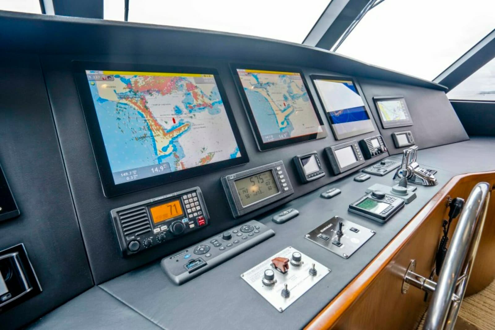 2011 Viking 70 Enclosed Bridge - Photo 20