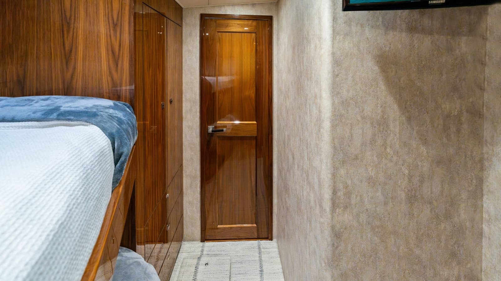 2016 Viking 80 Enclosed Bridge - Photo 69