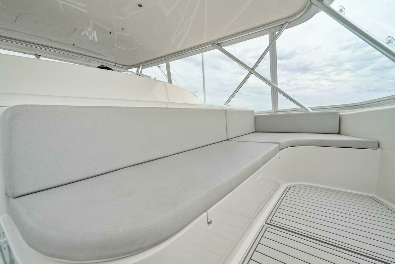 2006 Viking 61 Convertible - Photo 64