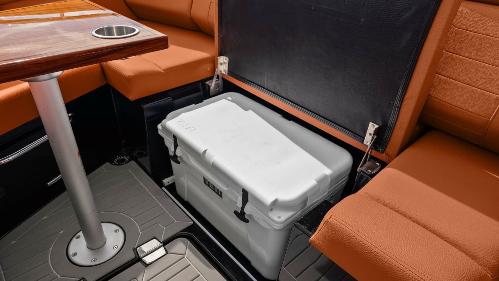 2022 Cruisers Yachts 34 GLS - Photo 25