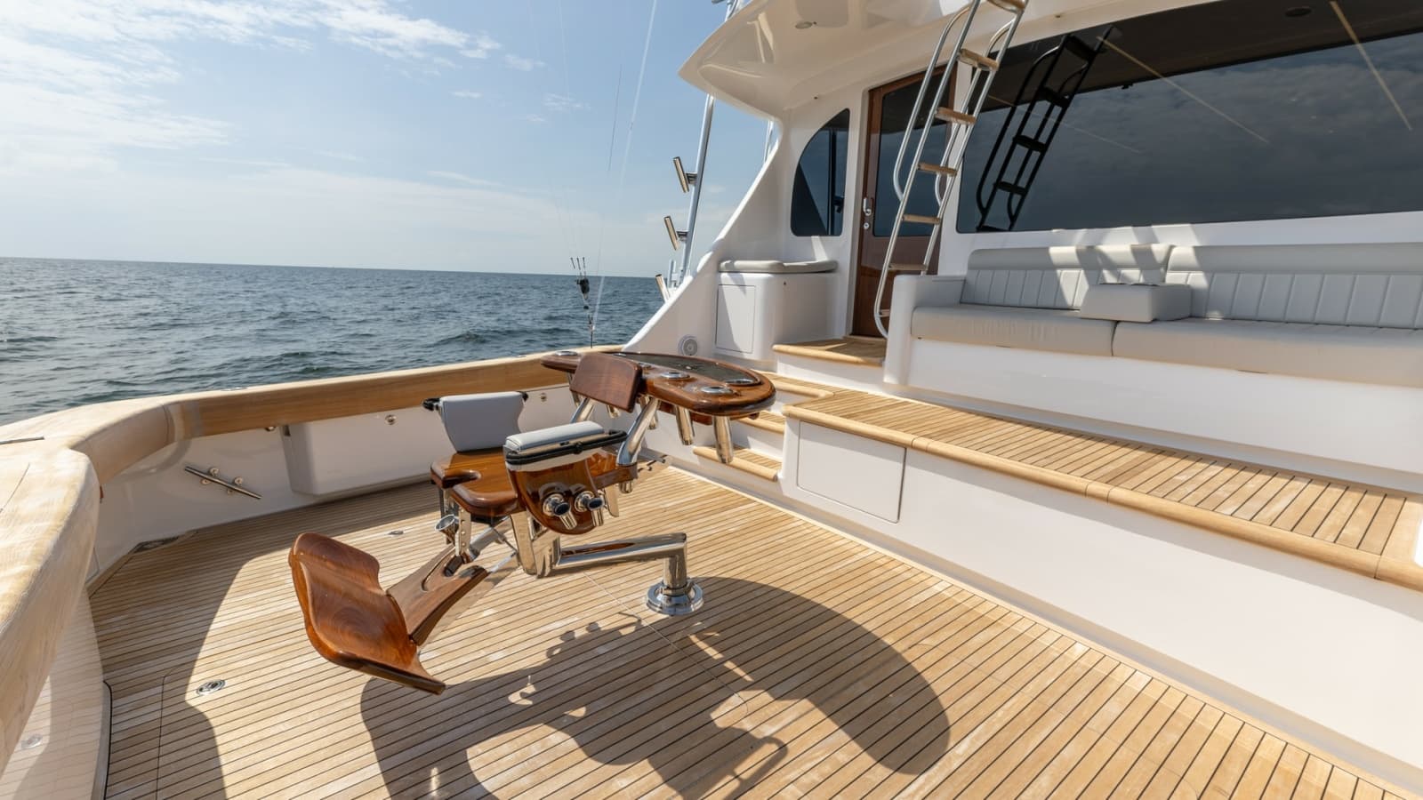 2025 Viking 74 Convertible - Photo 4