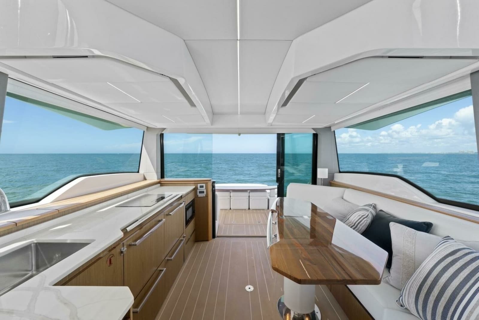 2023 Tiara Yachts EX 60 - Photo 4