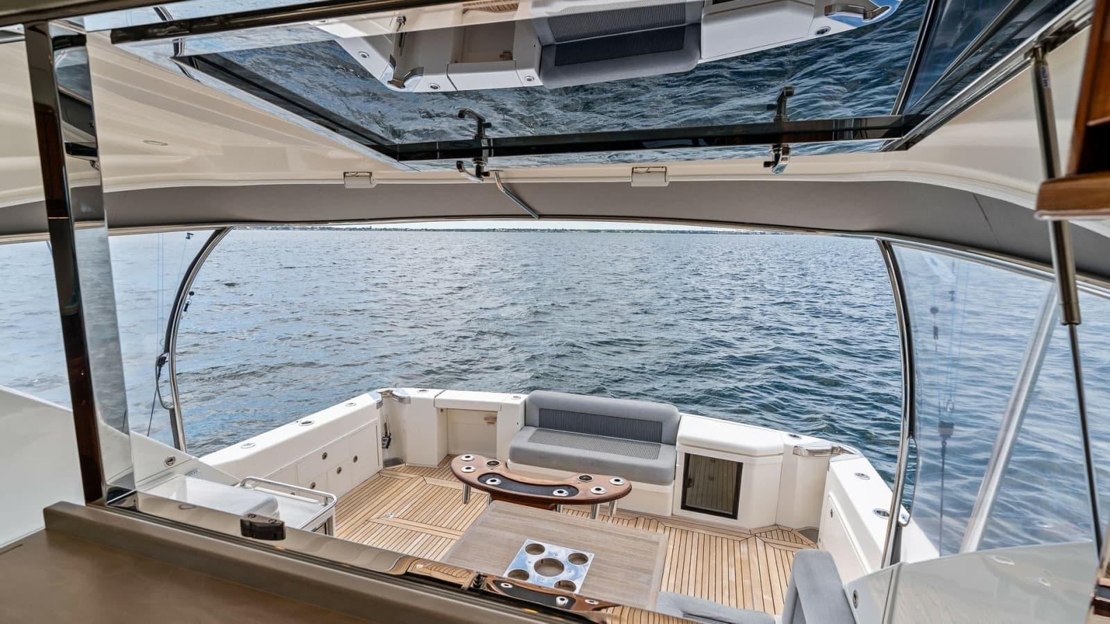2021 Riviera 57 Enclosed Bridge - Photo 38