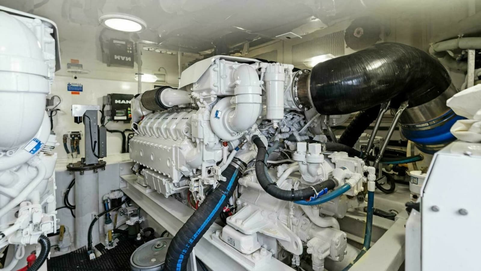 2013 Viking 55 Convertible - Photo 92
