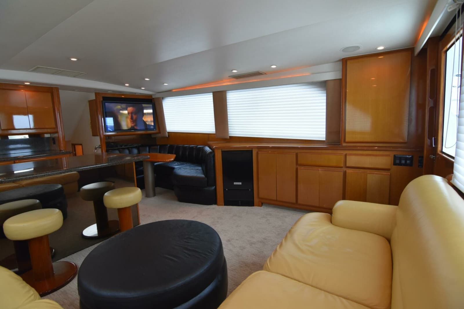 1999 Viking 58 Convertible - Photo 16