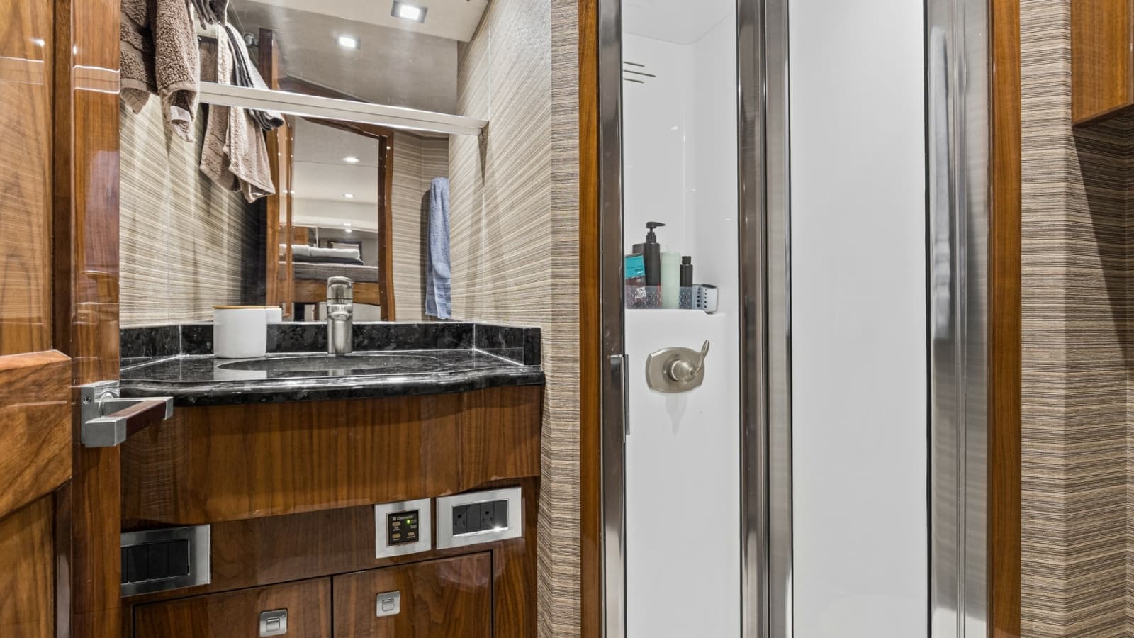 2017 Viking 72 Enclosed Bridge - Photo 36