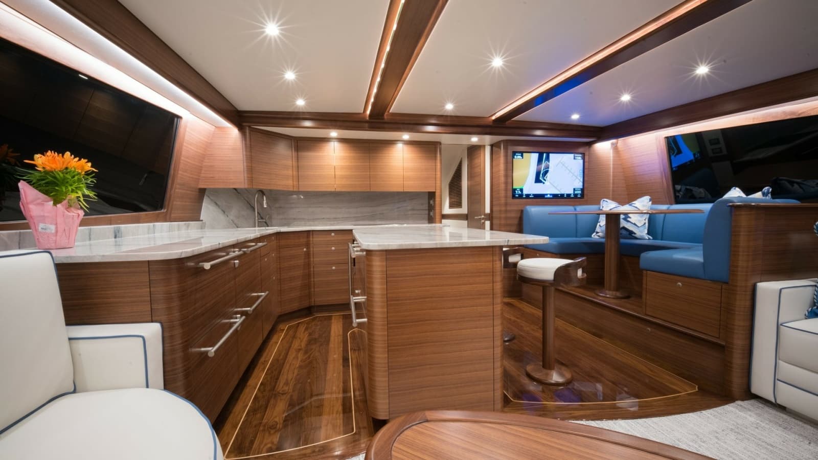 2026 Winter Custom Yachts 75 Open Convertible - Photo 7