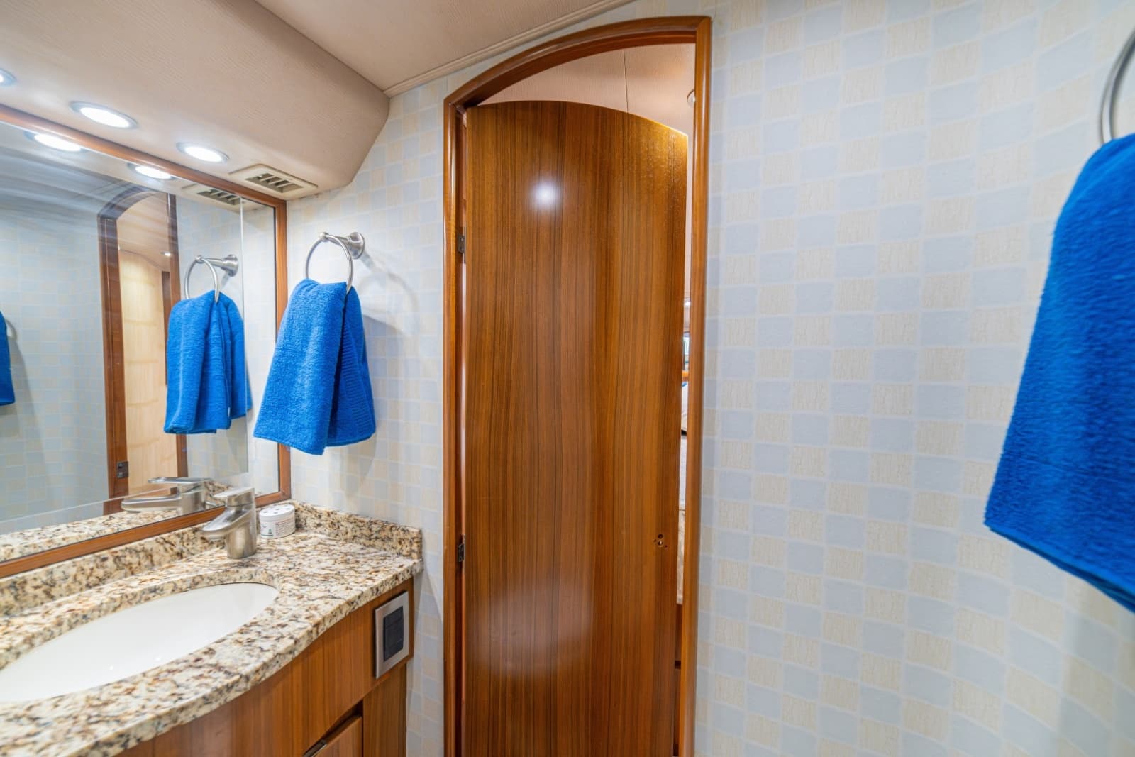 2012 Viking 60 Convertible - Photo 45