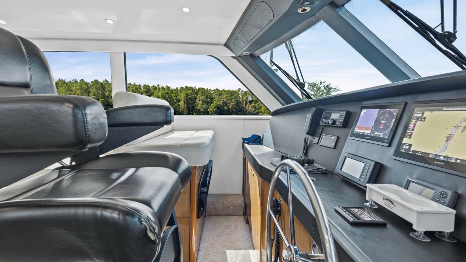 2005 Viking 61 Enclosed Bridge - Photo 28