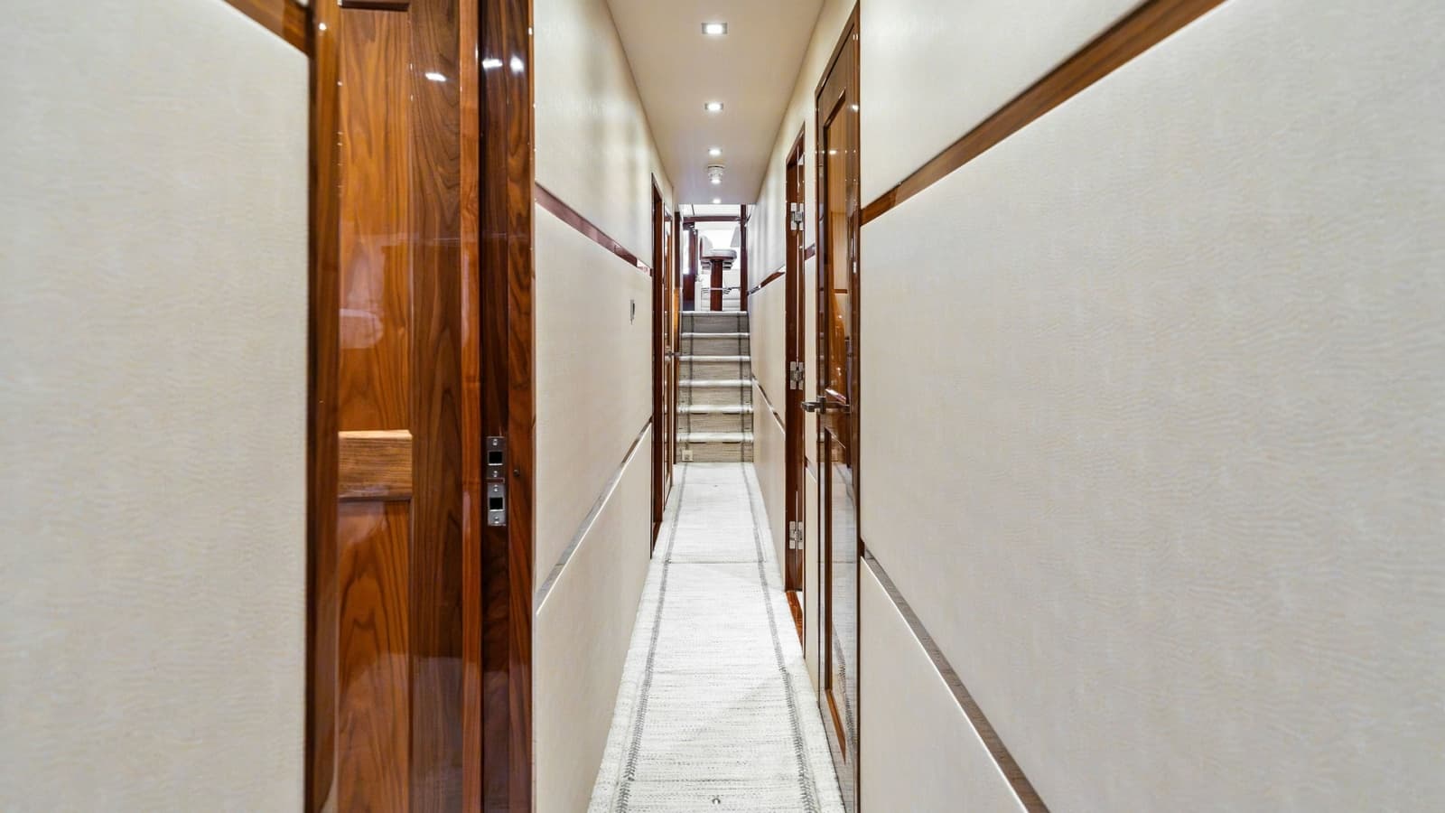 2016 Viking 80 Enclosed Bridge - Photo 34