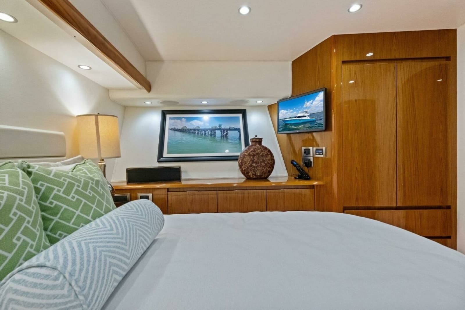 2012 Viking 82 Convertible - Photo 85