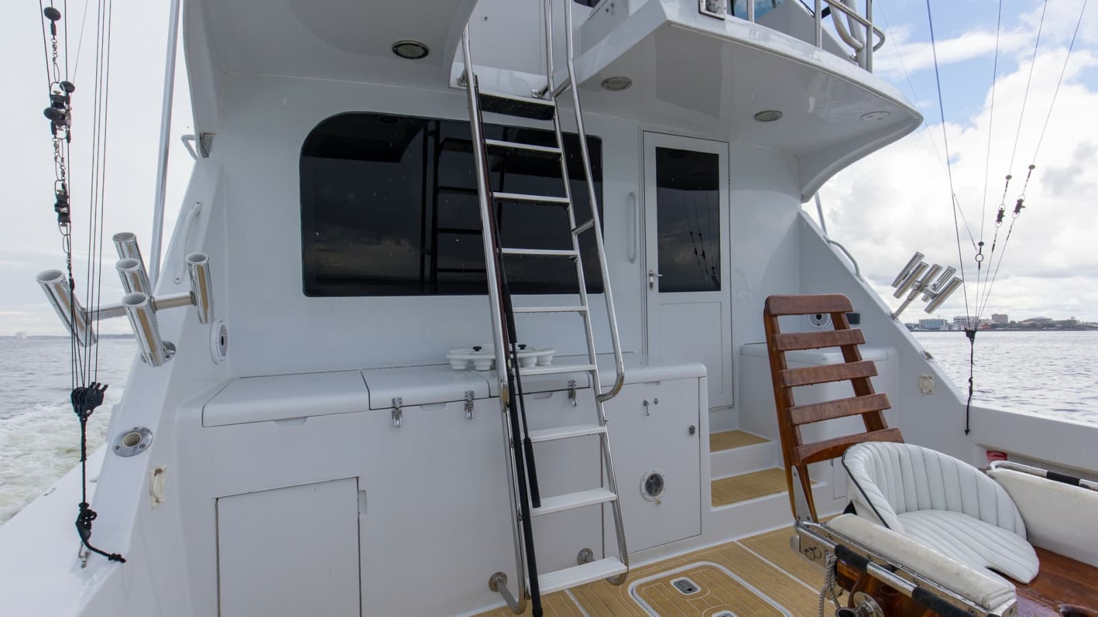 1999 Hatteras 60 Enclosed Bridge Convertible - Photo 38