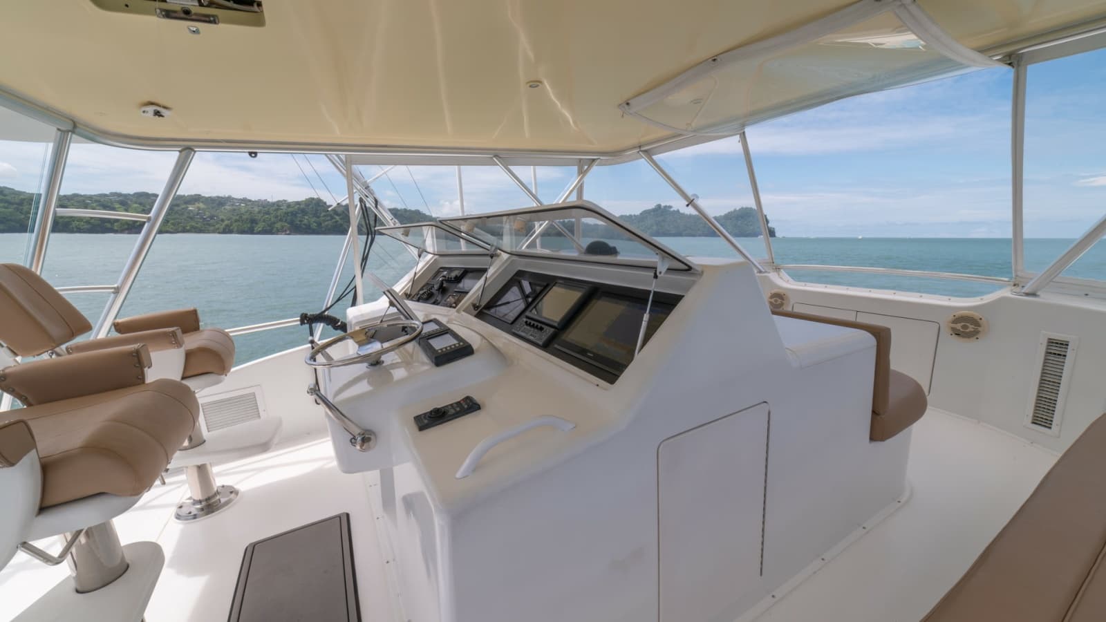 2002 Viking 61 Convertible - Photo 58
