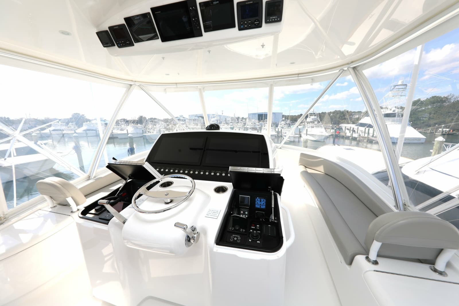 2023 Viking 54 Convertible - Photo 32