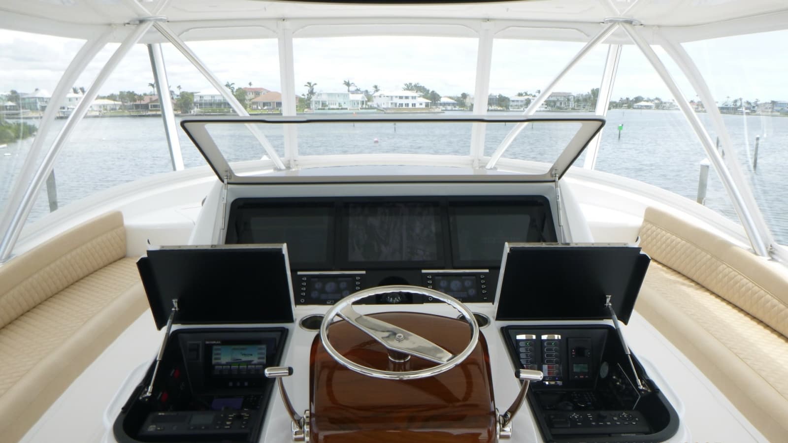 2022 Viking 68 Convertible - Photo 38