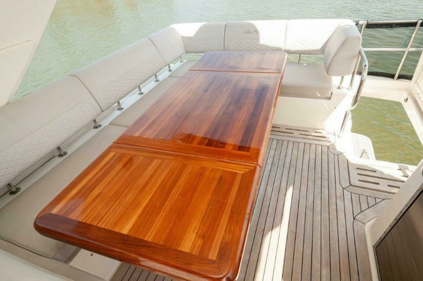 2018 Sea Ray L550 Flybridge - Photo 41