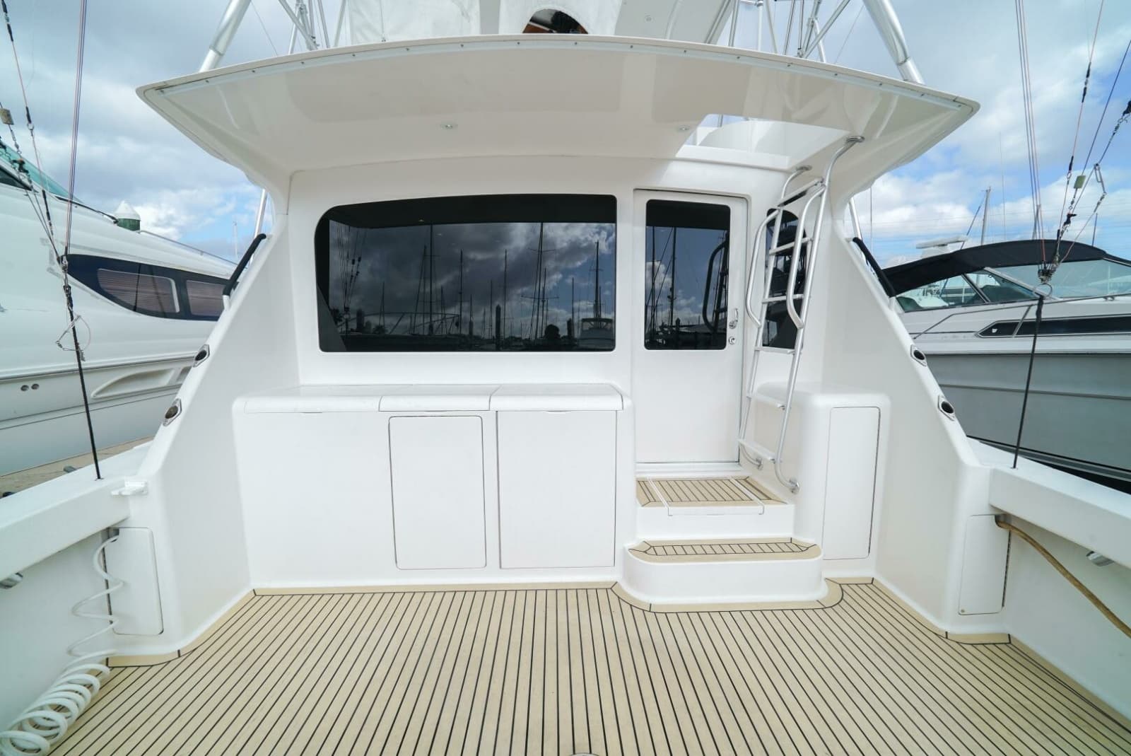2007 Viking 45 Convertible - Photo 24