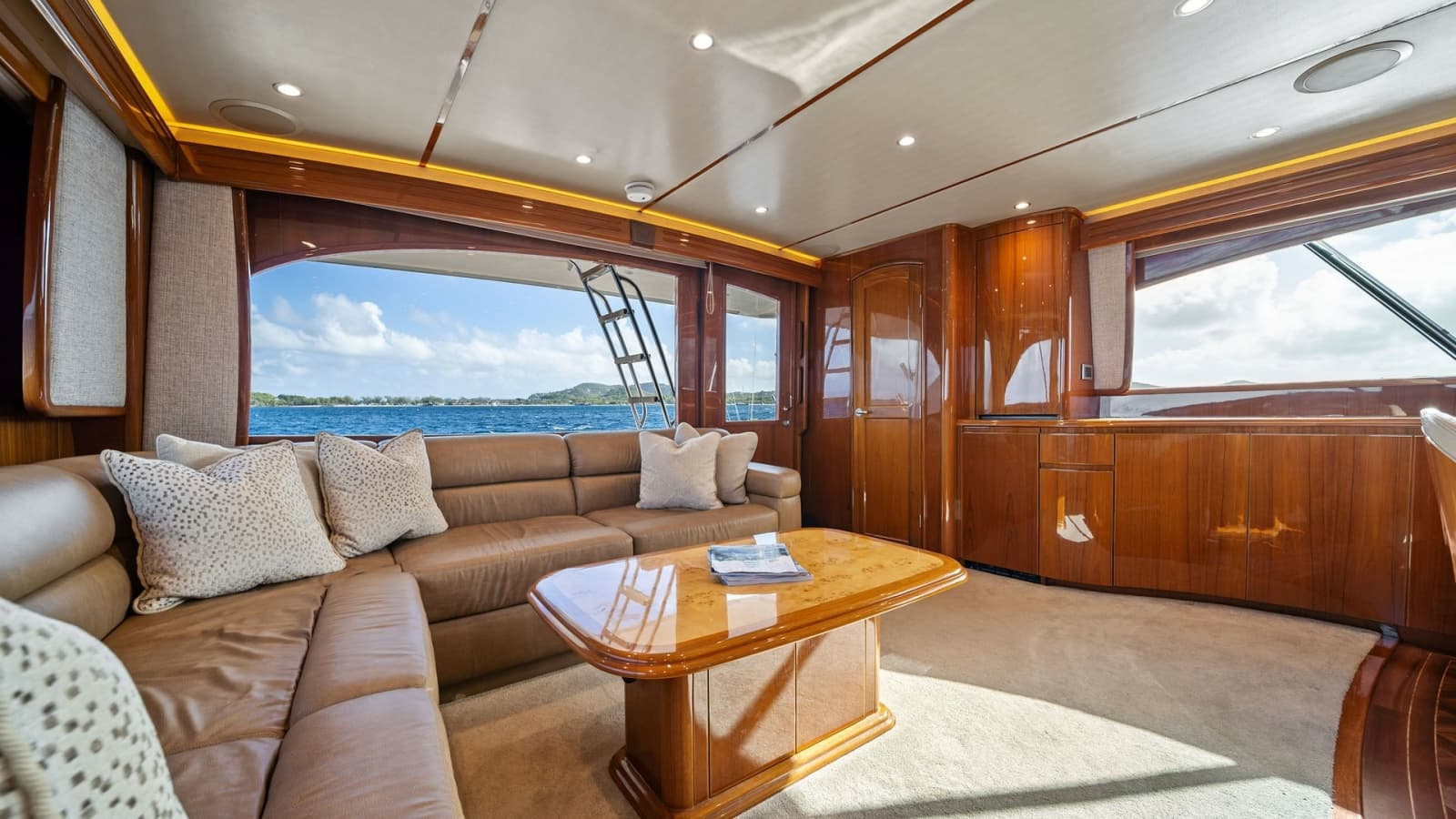 2015 Viking 70 Convertible  - Photo 7