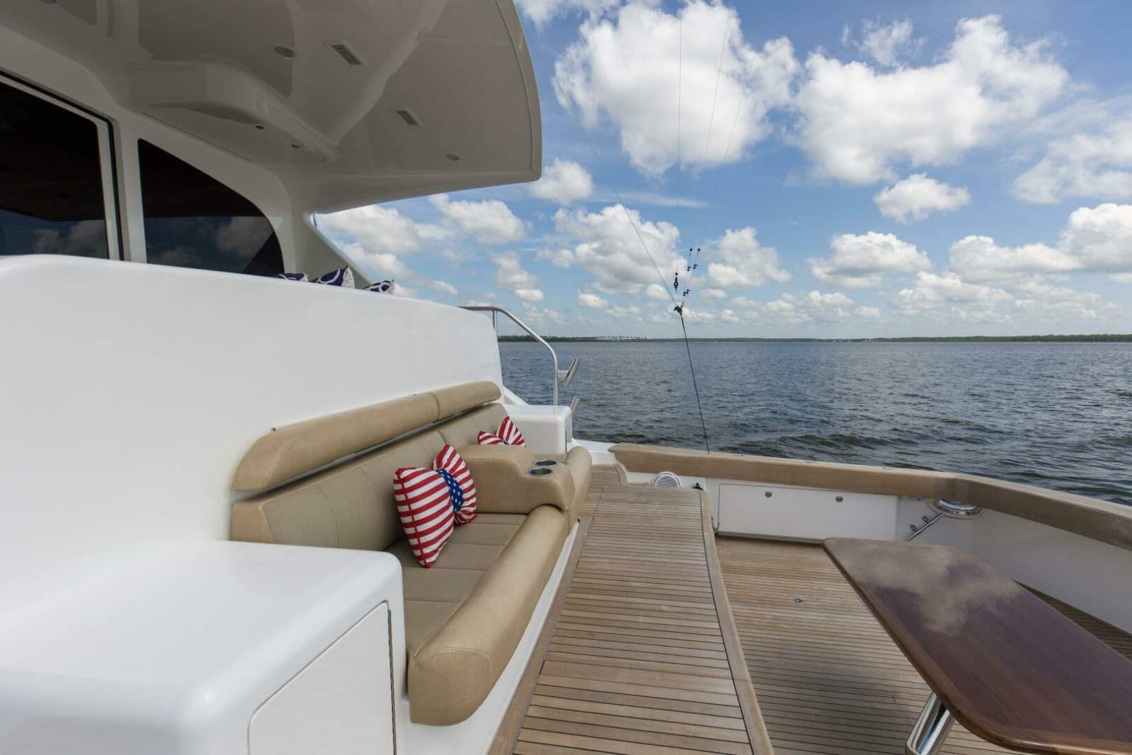2016 Viking 92 Enclosed Bridge - Photo 60