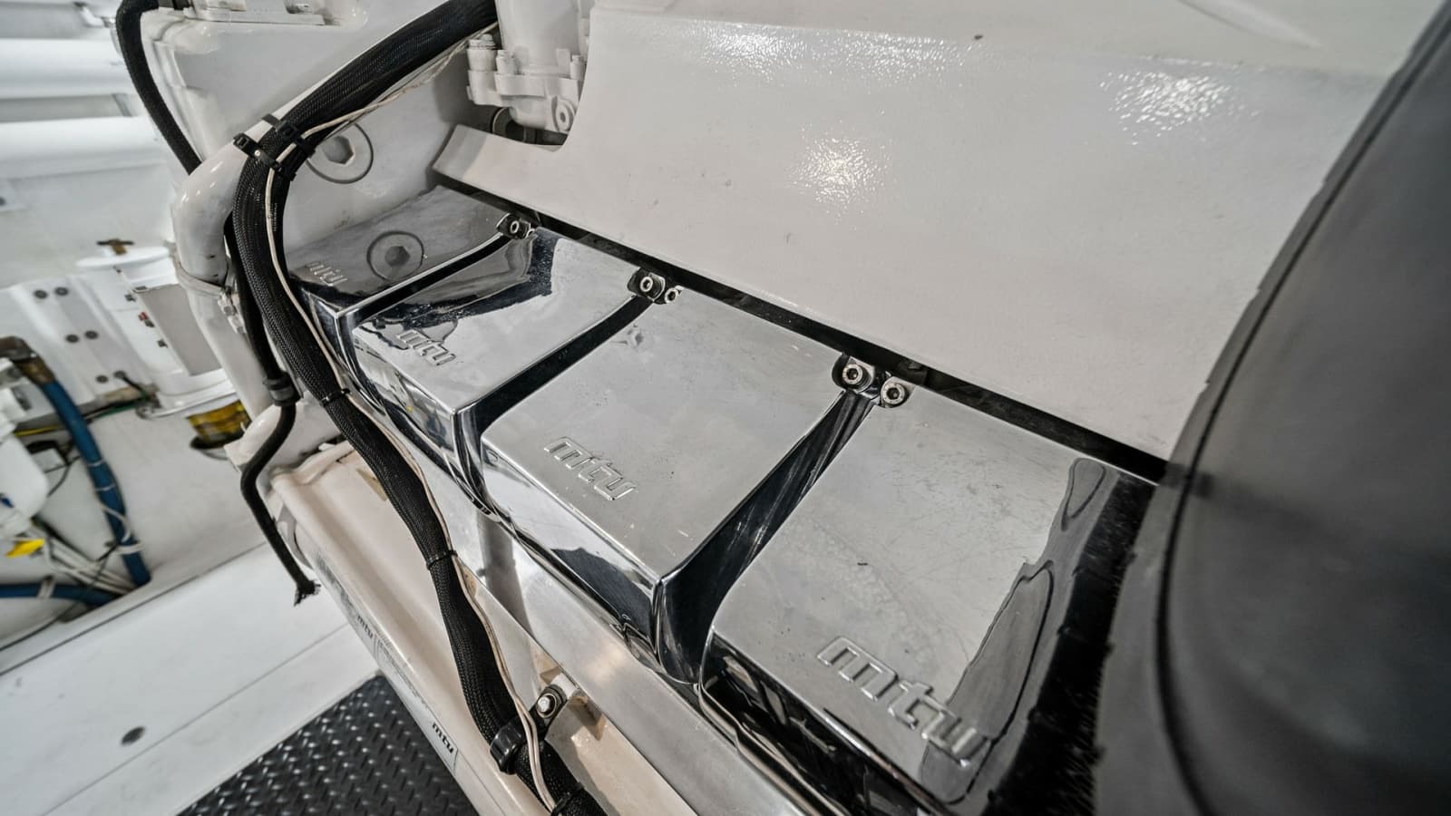 2015 Viking 70 Convertible  - Photo 68