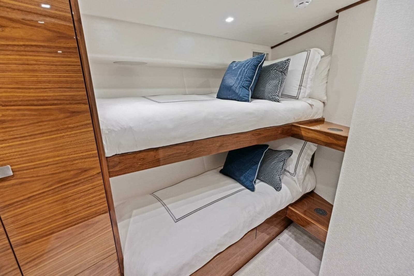 2026 Viking 82 Convertible - Photo 175