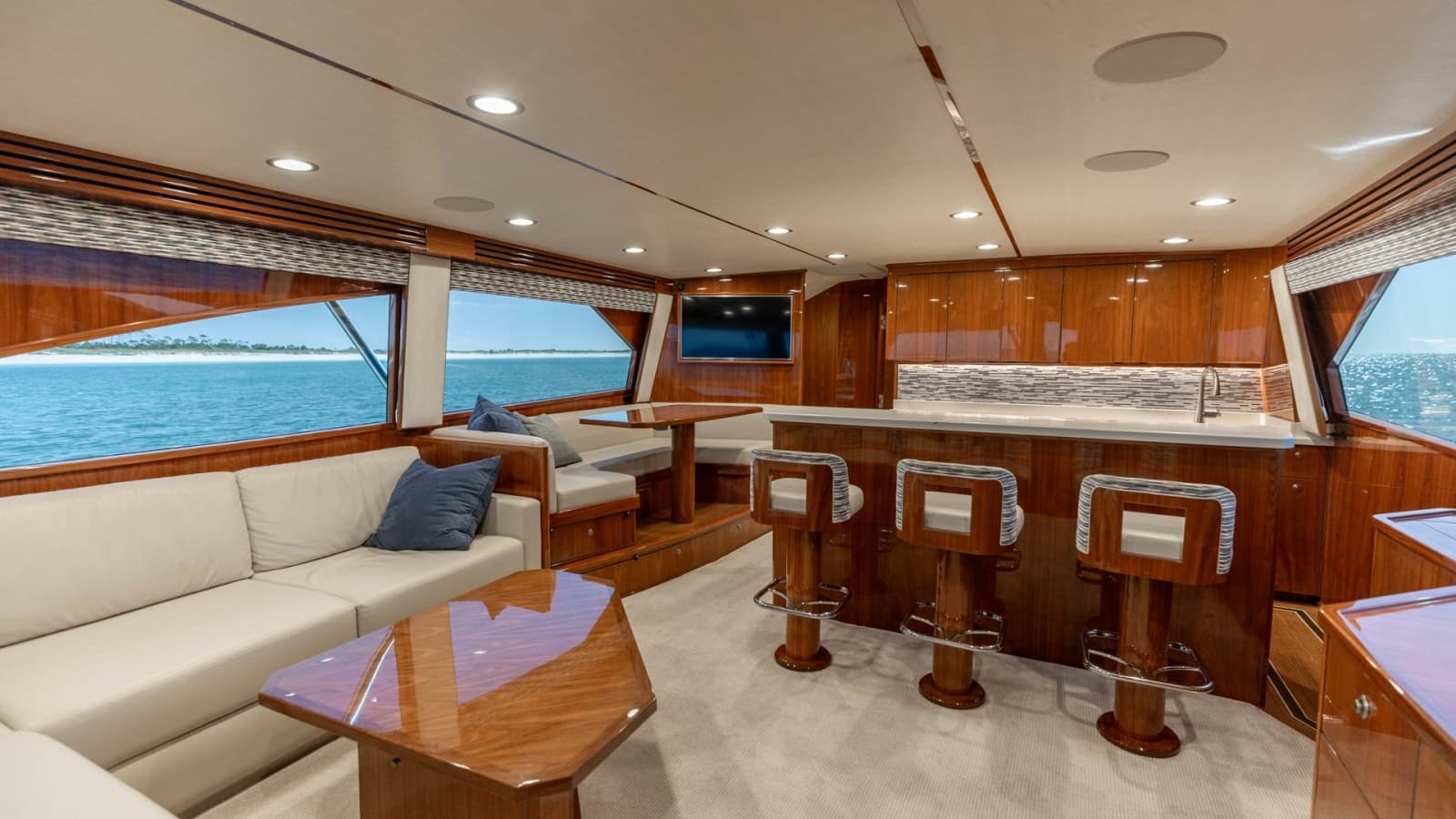 2019 Viking 68 Convertible - Photo 6
