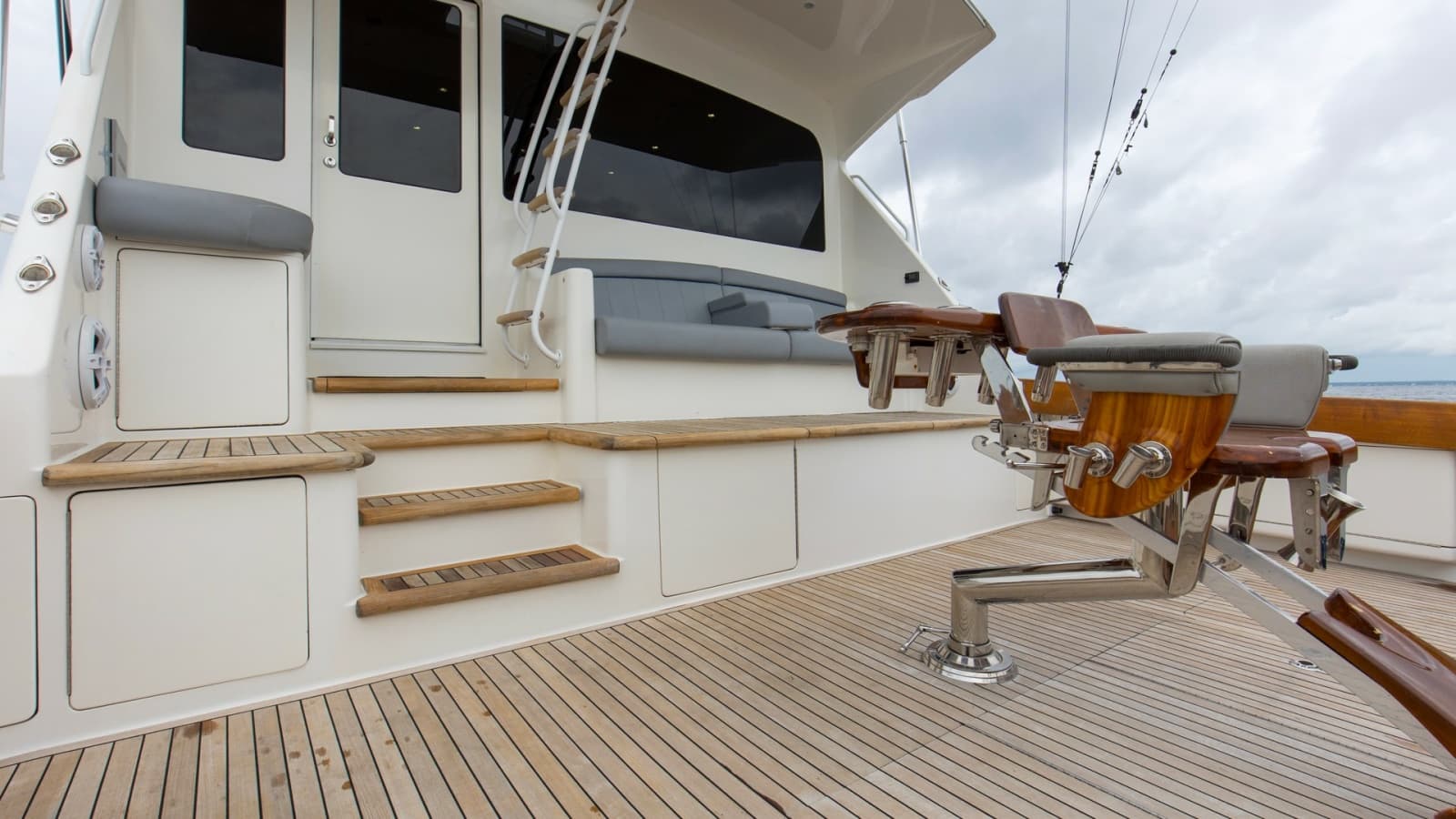 2007 Viking 74 Enclosed Bridge - Photo 42