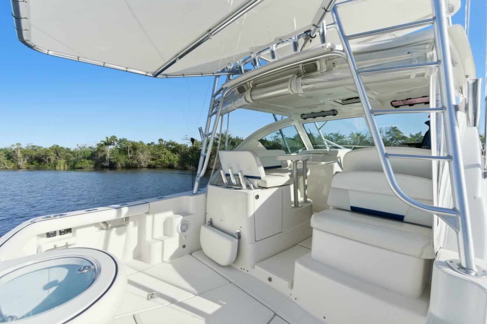 2011 Tiara Yachts 3100 Open - Photo 16