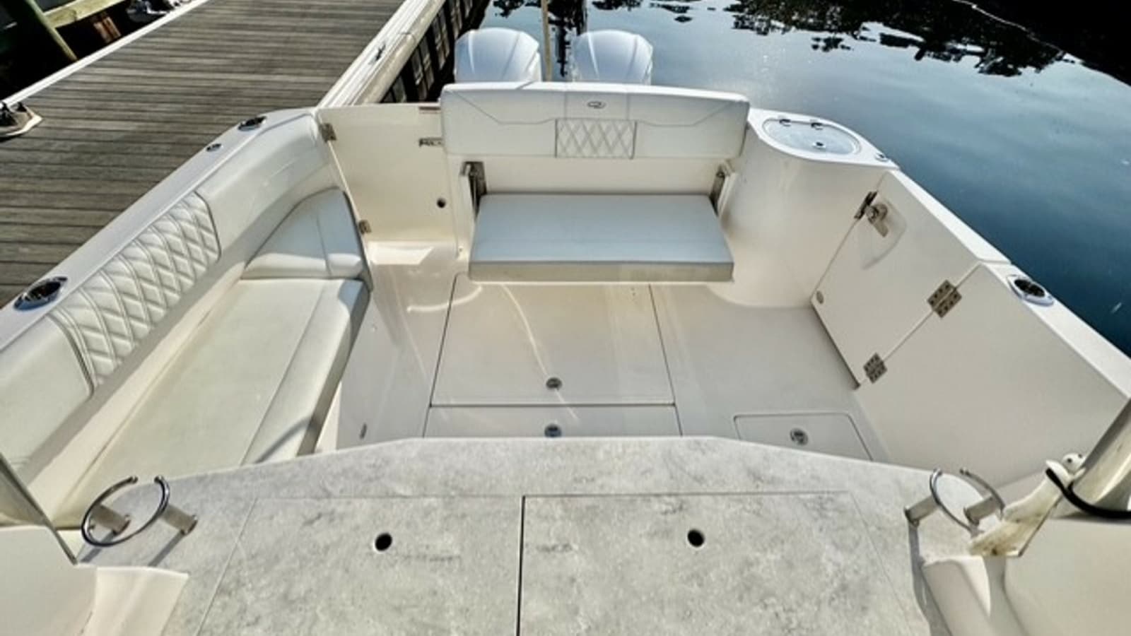 2021 Regal 33 SAV - Photo 6