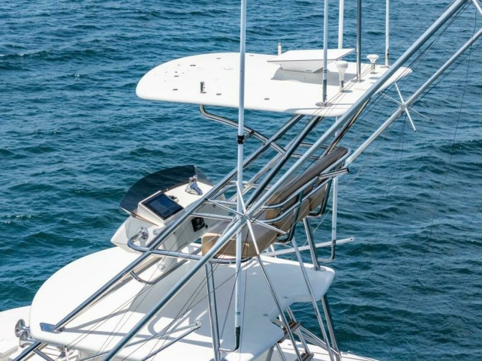2004 Hatteras 54 Convertible - Photo 40