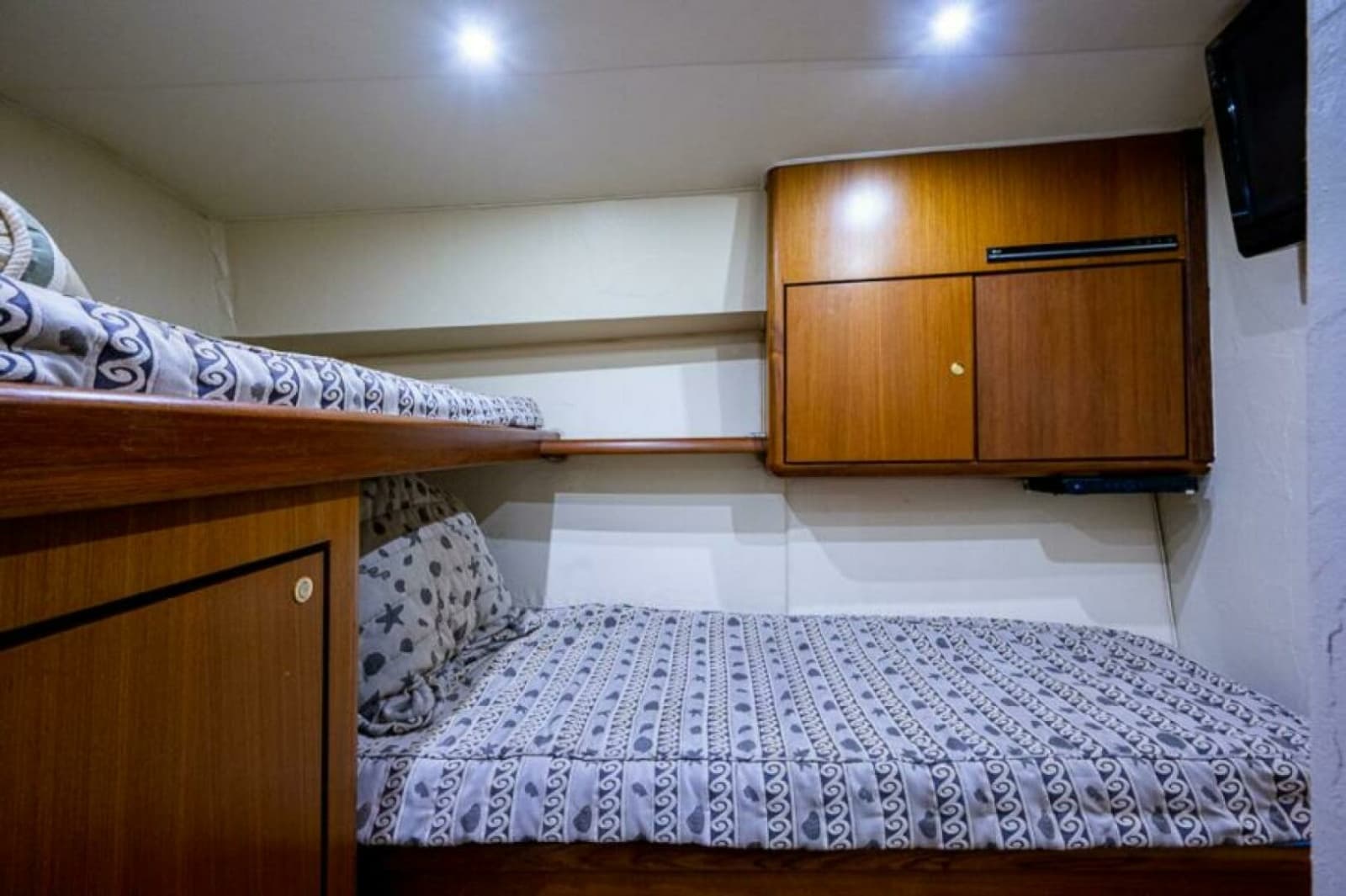 1999 Ocean Yachts 60 Convertible - Photo 50