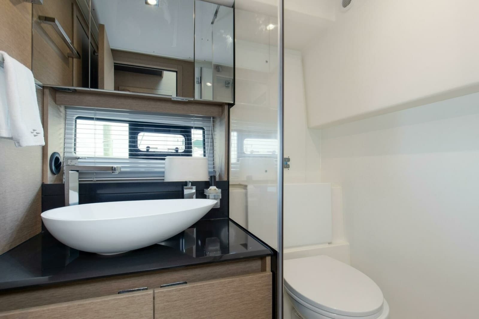 2023 Prestige 460 Flybridge - Photo 19