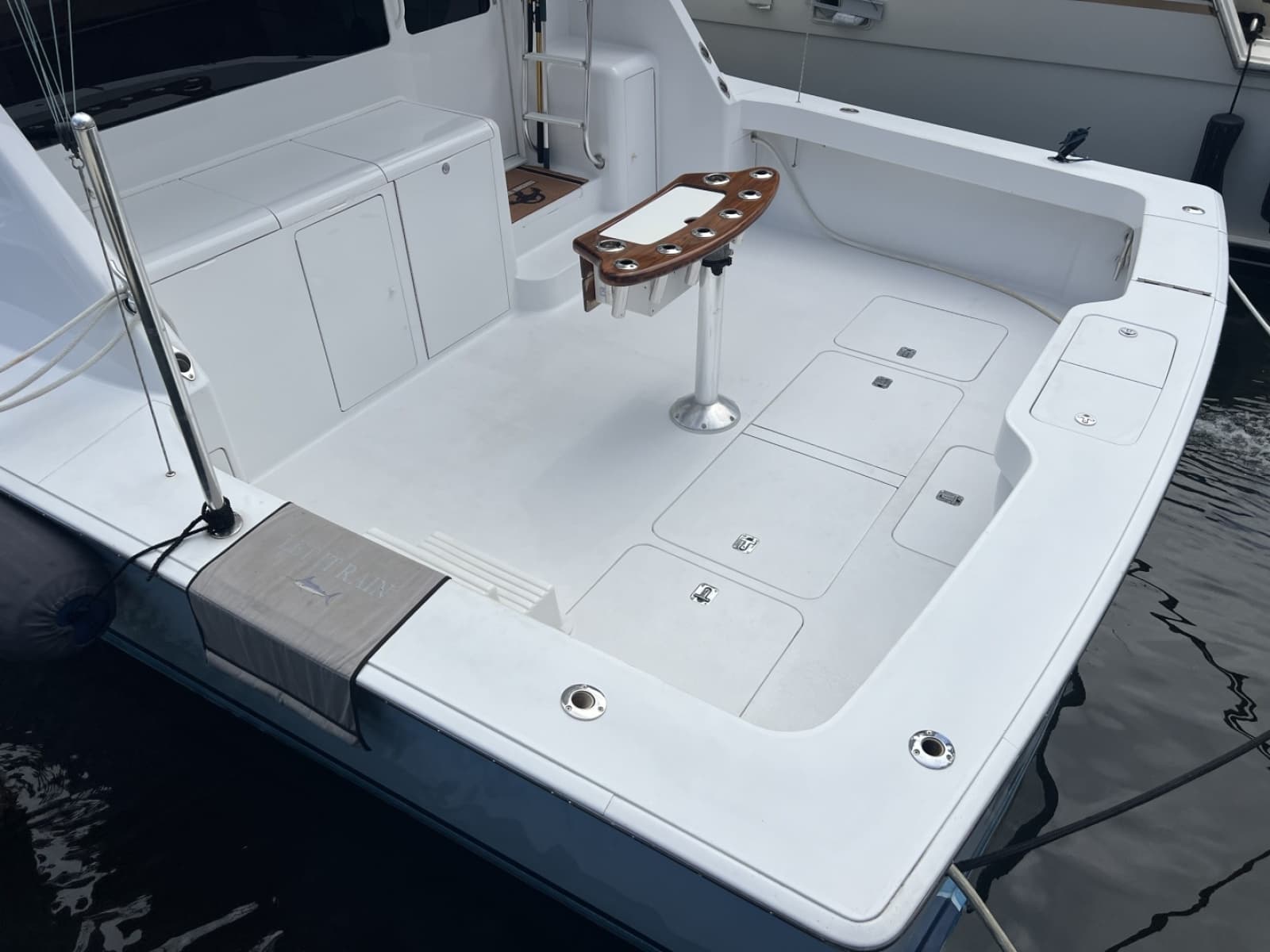 2003 Viking 52 Convertible - Photo 6
