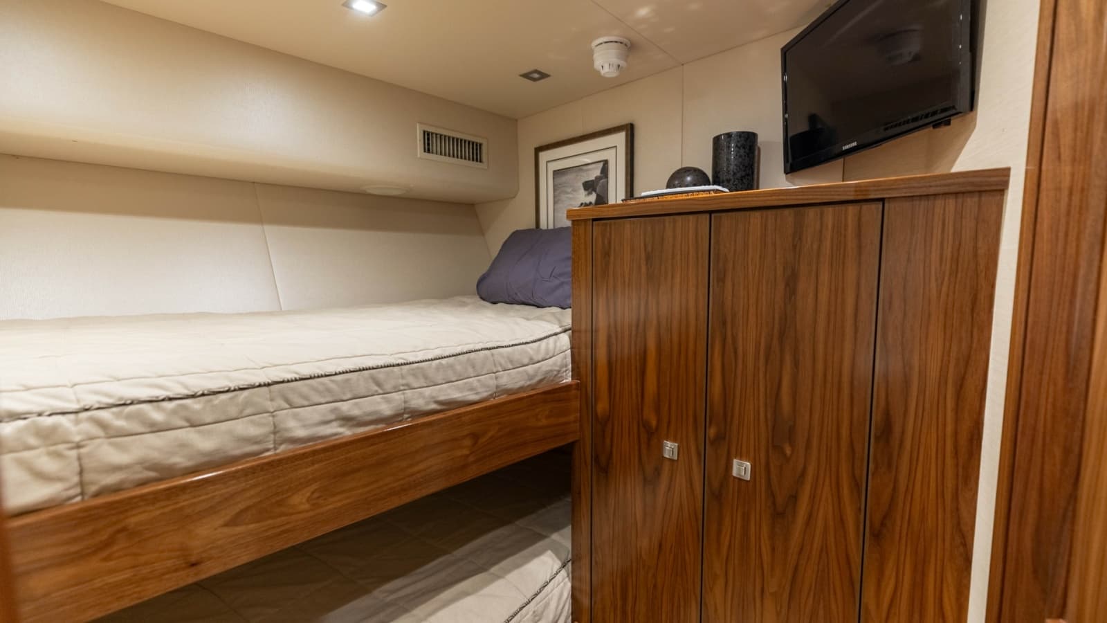 2018 Viking 72 Convertible - Photo 23