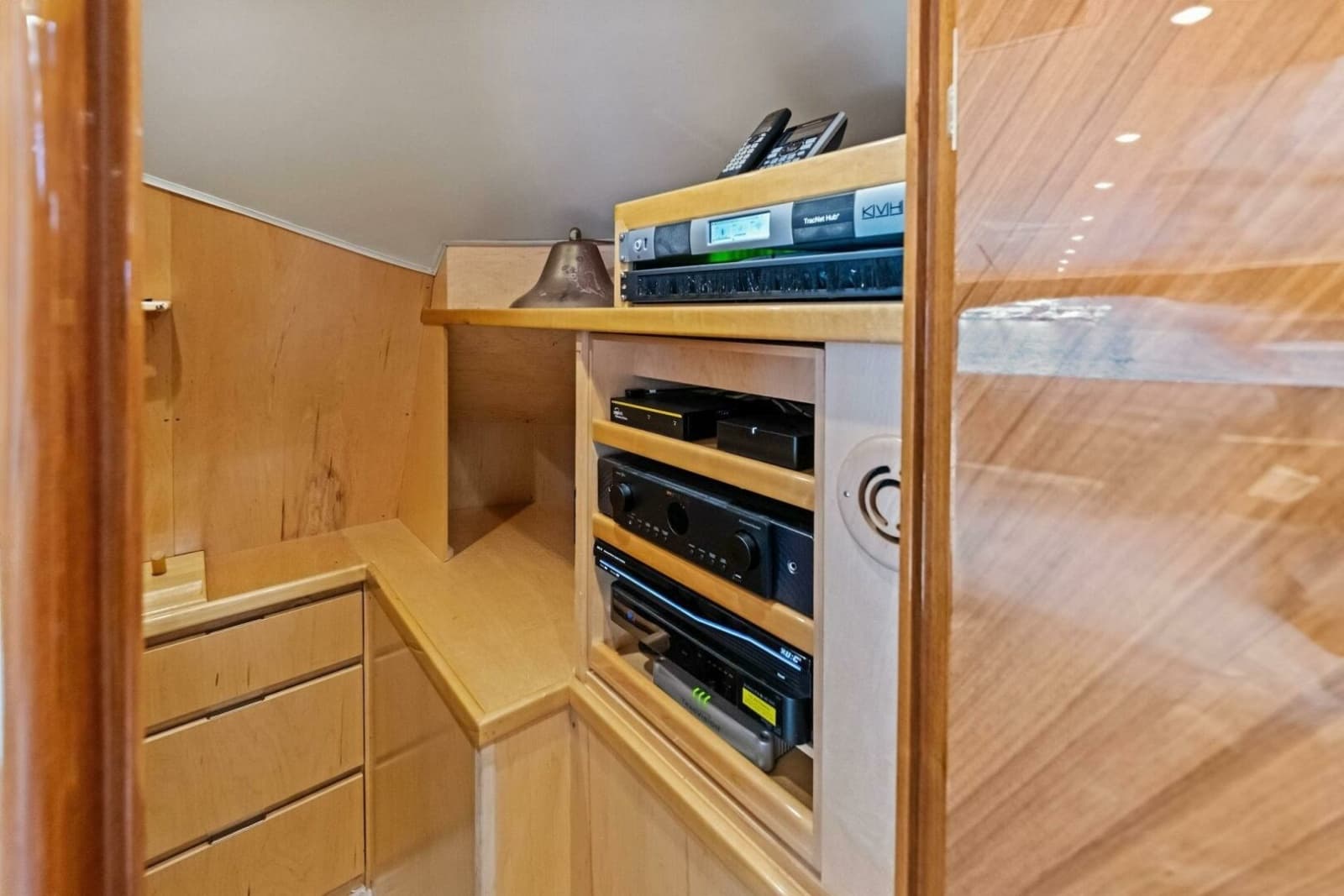 2012 Viking 82 Convertible - Photo 119