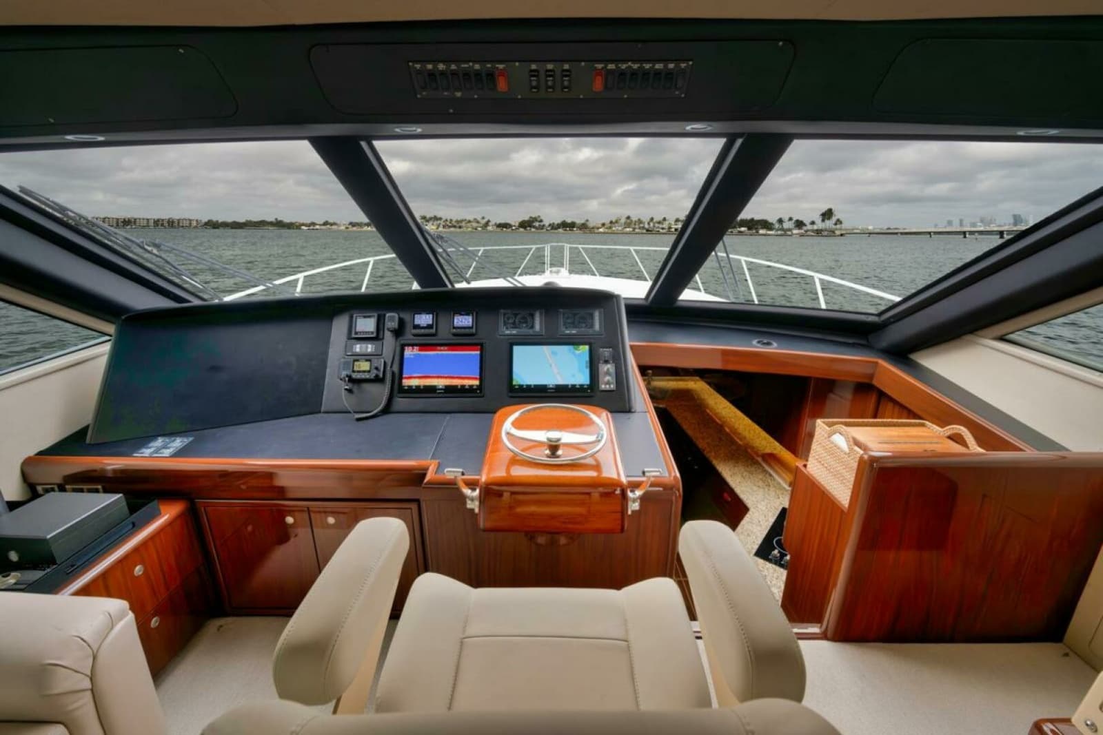 2007 Viking 52 Sport Coupe - Photo 6